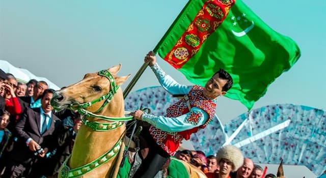 Cultuur Trivia Vraag: Welk dier staat afgebeeld op het staatsembleem van Turkmenistan?