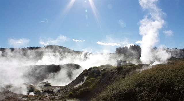 Aardrijkskunde Trivia Vraag: De geothermische plek "Craters of the Moon" is een populaire toeristische attractie in welk land?