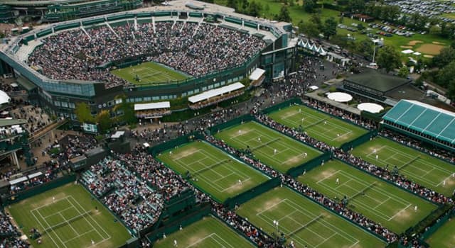 Sport Trivia Vraag: Welk gerecht wordt traditioneel geserveerd op Wimbledon?