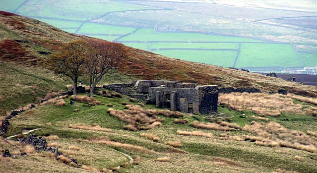 Cultuur Trivia Vraag: Volgens een plaquette van de Brontë vereniging is Top Withens Farm in Yorkshire gelinkt aan welke roman?