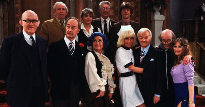 Filmy Pytanie-Ciekawostka: Jak nazywał się należący do dwóch braci dom towarowy, stworzony do celów sitcomu "Are You Being Served"?