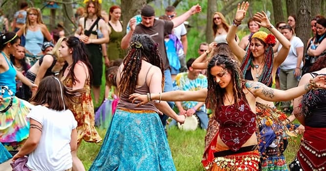 Culture Question: Quelle sous-culture a popularisé le slogan « Faites l'amour, pas la guerre » ?