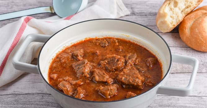 Cultuur Trivia Vraag: Hoe heet de rode peper die gebruikt wordt om goulash te kruiden?