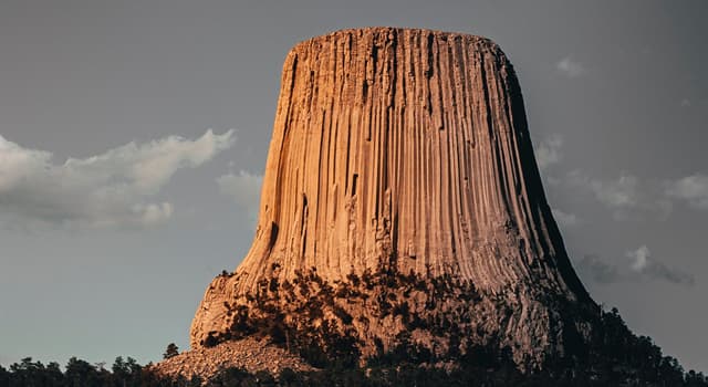 Movies & TV Trivia Question: Which science fiction film used Devils Tower for its plot and the location of its climactic scenes?
