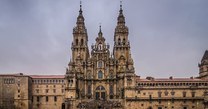 Gesellschaft Wissensfrage: Wofür ist die spanische Stadt Santiago de Compostela berühmt?