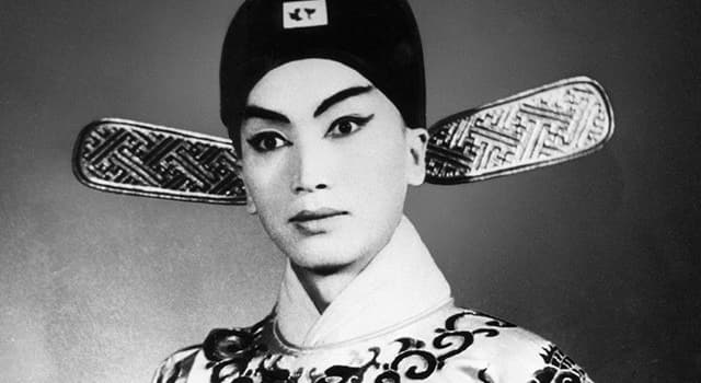 Historia Pregunta Trivia: ¿Qué hizo famoso a Shi Pei Pu, un cantante de ópera y espía chino?