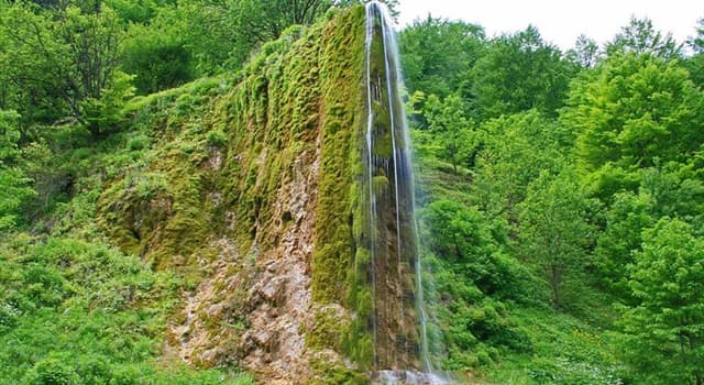 Naturaleza Pregunta Trivia: ¿En qué país de la península balcánica se encuentra la "Cascada Prskalo"?