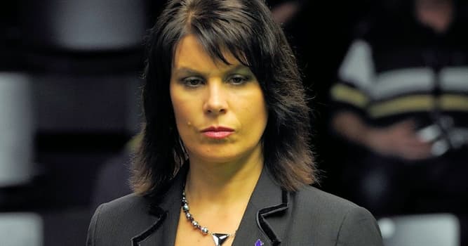 Sport Trivia Question: In 2009, Michaela Tabb became the first woman to officiate a men's world final in what sport?