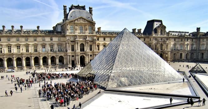 Cultura Pregunta Trivia: ¿Qué museo de París tiene cerca una gran pirámide de vidrio y metal diseñada por Ieoh Ming Pei?