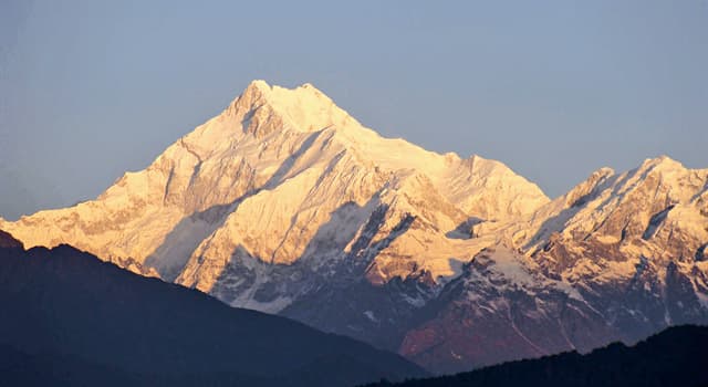 Geografía Pregunta Trivia: ¿Qué significa en español el nombre Kanchenjunga?