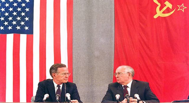Historia Pregunta Trivia: ¿Cómo se denomina la conferencia en la que EE.UU. y la URSS acordaron el fin de la Guerra Fría?