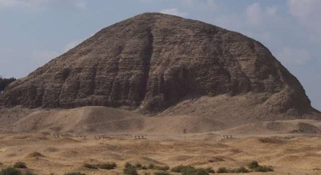 Historia Pregunta Trivia: ¿Cuántos metros de altura tiene la pirámide de Hawara (El Fayum)?