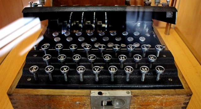Historia Pregunta Trivia: ¿En qué año se patentó Enigma, la máquina usada por los alemanes para encriptar sus mensajes?