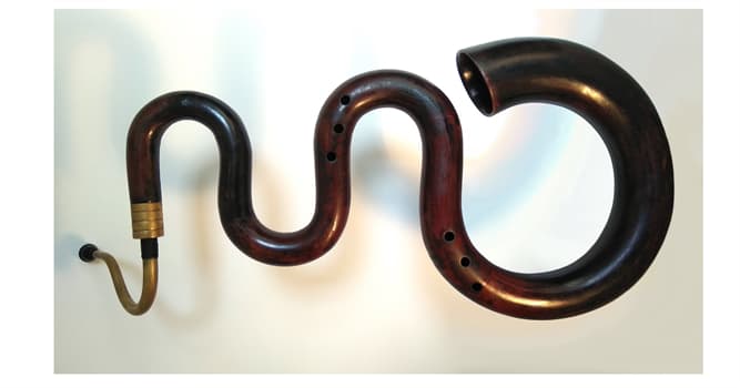 Cultura Pregunta Trivia: ¿Quién inventó el instrumento musical llamado "serpentón" en 1590?