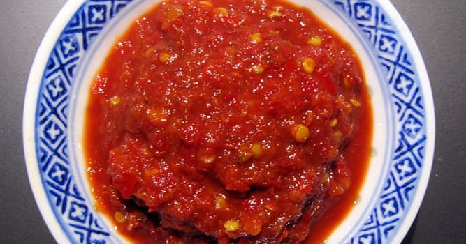 Geografía Pregunta Trivia: ¿De qué país proviene el sambal, una salsa picante a base de chile?