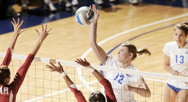 Sport Trivia Vraag: Wat is bij de dames volleybalcompetitie de hoogte van het net?