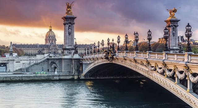 Geografía Pregunta Trivia: ¿En qué ciudad europea se construyó el Puente Alejandro III?