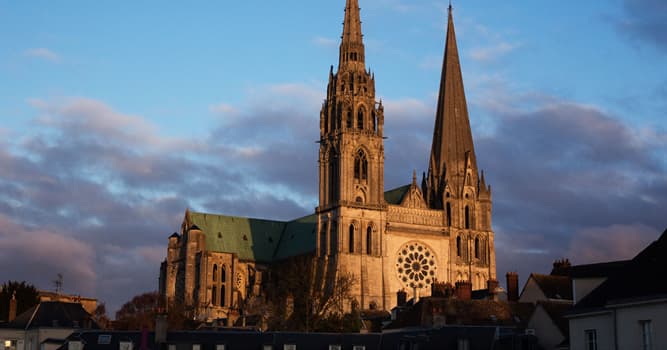 Cultura Pregunta Trivia: ¿Qué estilo de arquitectura se representa en la catedral de Chartres?