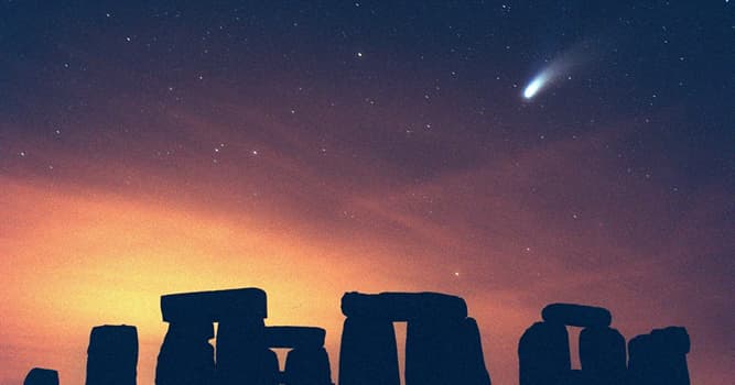 Science Question: Quelle comète était visible à l'oeil nu pendant un record de 18 mois ?