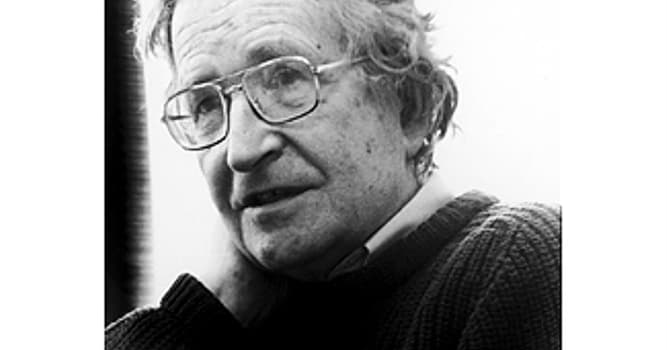społeczeństwo Pytanie-Ciekawostka: Które stwierdzenie dotyczy Noama Chomsky'ego?