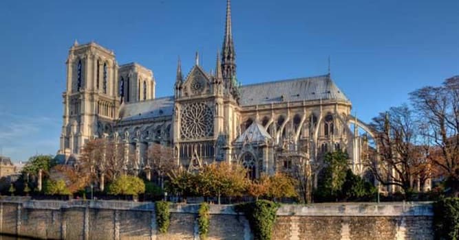 Cultuur Trivia Vraag: Welke bouwstijl heeft de wereldberoemde kathedraal "Notre-Dame de Paris"?