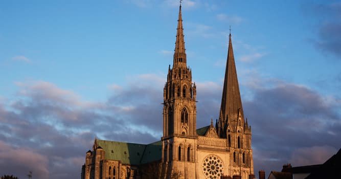 Geschiedenis Trivia Vraag: Welke bouwstijl heeft de kathedraal van Chartres (in Frankrijk)?