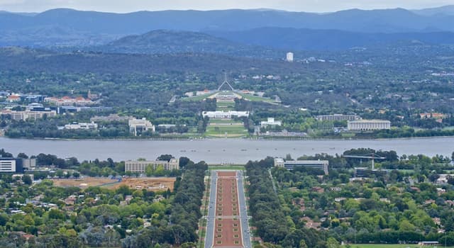 Aardrijkskunde Trivia Vraag: Welke stad kreeg de bijnaam "bush capital"?