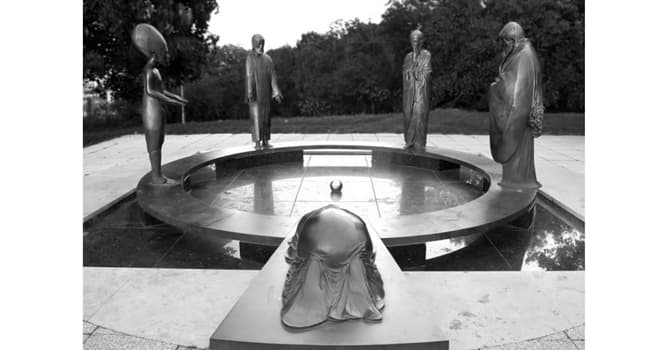 Cultura Pregunta Trivia: ¿Quién fue el creador de "El jardín de la filosofía" que se encuentra en la colina Gellért de Budapest?