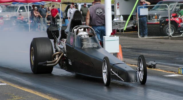 Sport Trivia Vraag: Bij welke sport hoort drag racing?