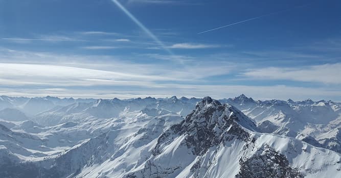 Sport Trivia Vraag: Welke bergketen wordt beschouwd als de geboorteplaats van alpineskiën?