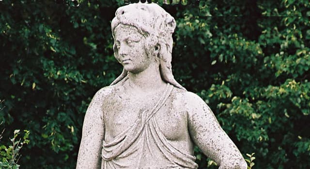 Culture Question: Dans la mythologie grecque, qui était Omphale ?