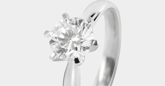 Sociedad Pregunta Trivia: ¿Cómo se llama un anillo con un solo diamante talla brillante en engaste de garra?