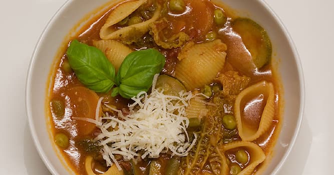 Toplum Trivia Sorusu: Minestrone hangi ülkenin geleneksel çorbasıdır?