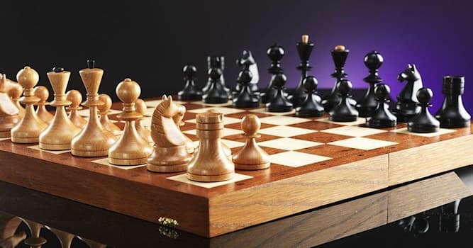 Société Question: Quel est le nom de la seule pièce féminine aux échecs ?