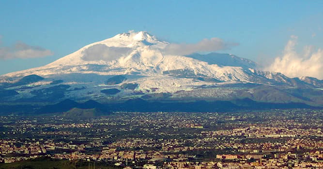 Coğrafya Trivia Sorusu: Etna, Avrupa'nın en yüksek aktif volkanı, nerede bulunur?