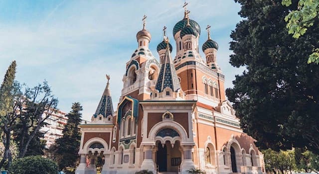 География Вопрос: В каком городе находится самый большой в Западной Европе православный храм?