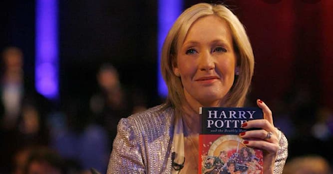 Filmy Pytanie-Ciekawostka: Która seria filmowa oparta jest na powieściach J.K. Rowling?