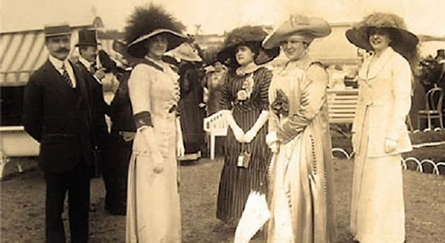 społeczeństwo Pytanie-Ciekawostka: Na jakiej części ciała nosi się nakrycia głowy?