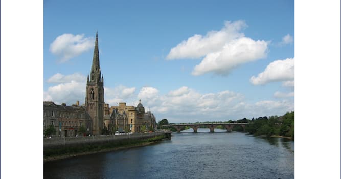 Geography Trivia Question: Which of these Scottish cities does not lie on the River Tay or the Firth of Tay?