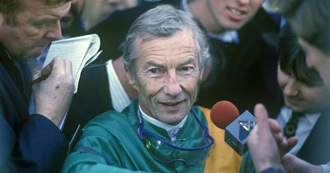 Sport Trivia Question: How many career wins did Lester Pigott have throughout his horse racing career?