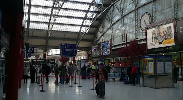 Geography Trivia Question: In which English city is Lime Street a major railway terminus?