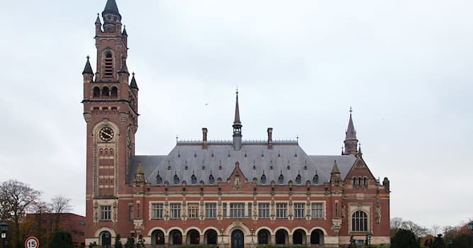 Общество Вопрос: Как называется официальная резиденция Международного суда ООН в Нидерландах?