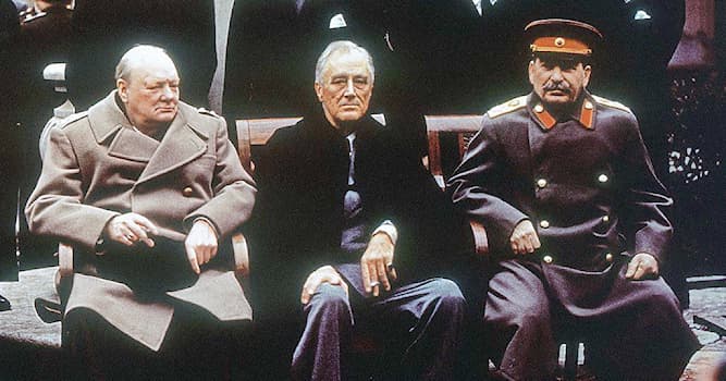 История Вопрос: Какой из лидеров мировых держав не принимал участие в Ялтинской конференции в 1945 году?