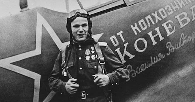 История Вопрос: Кто самый результативный лётчик во второй мировой войне со стороны СССР?