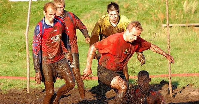 Спорт Вопрос: Соревнования в каком виде спорта (в одной из своих разновидностей) проводятся на болоте?