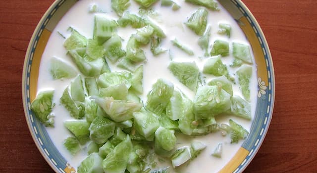 Культура Вопрос: В какой стране является традиционным салат из огурцов в сметане "Мизерия"?