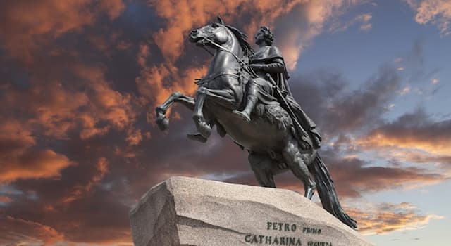 История Вопрос: Из какого металла изготовлен памятник "Медный всадник" в Санкт-Петербурге?