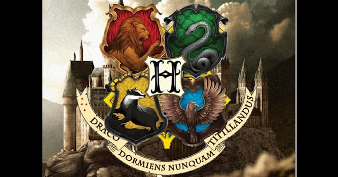 Кино Вопрос: Какое значение надписи «Draco dormiens nunquam titillandus» на эмблеме Школы Волшебства Хогвартс?