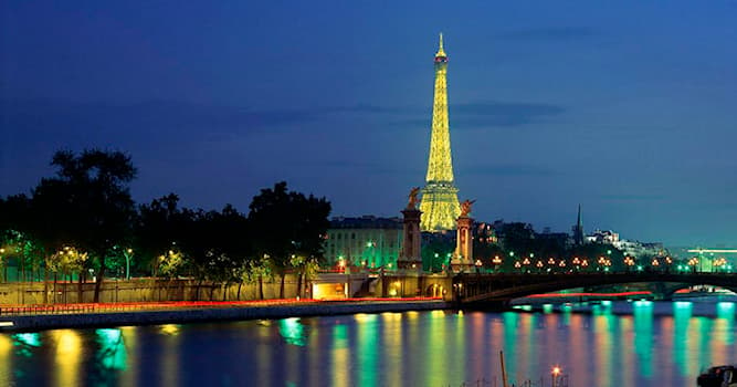 География Вопрос: Какая река протекает в Париже?