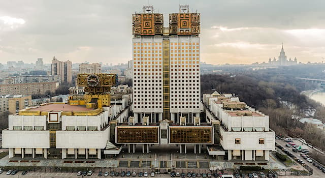 Общество Вопрос: Какое неофициальное название получило здание Президиума Российской Академии наук (РАН) в Москве?
